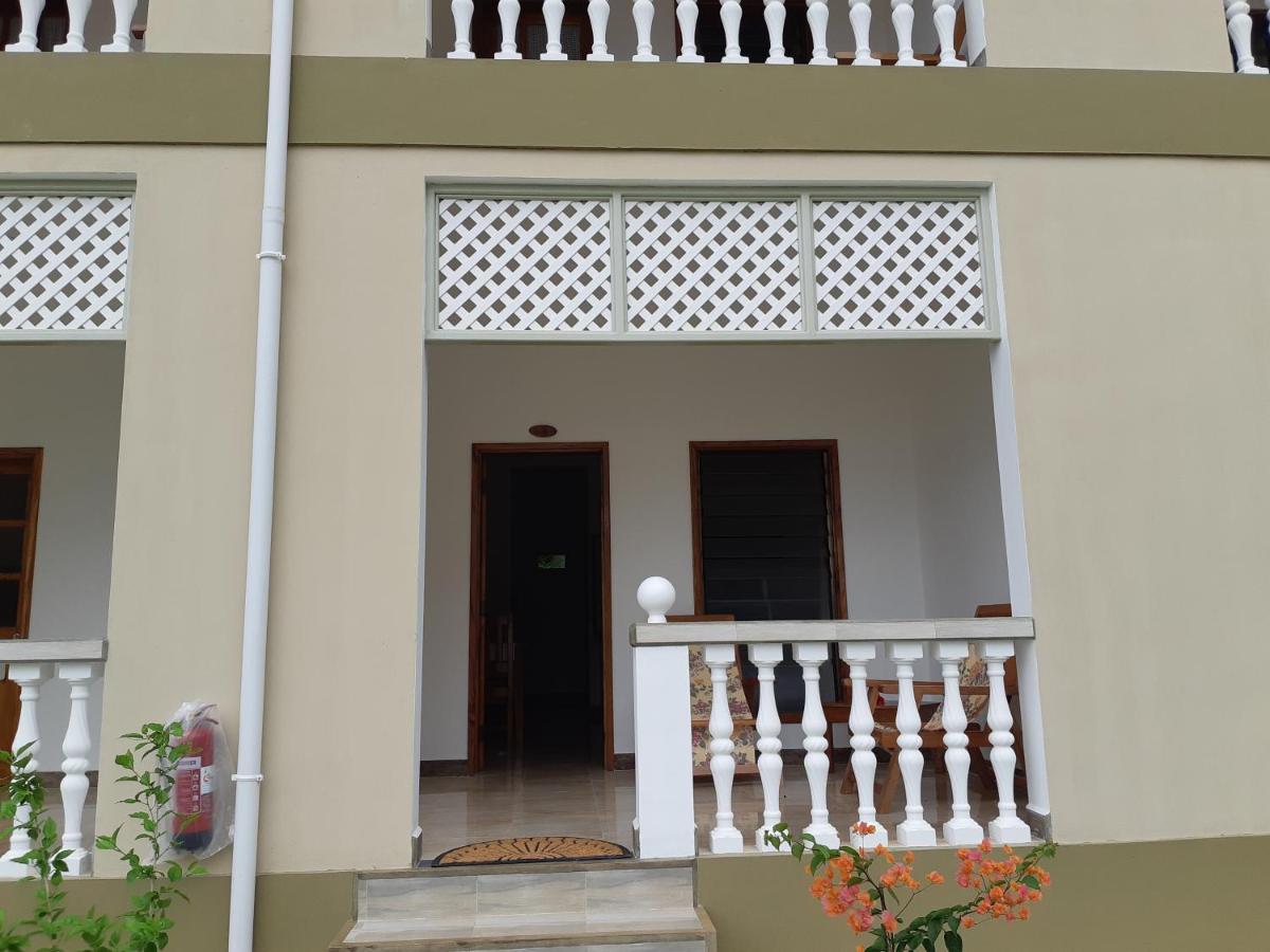 La Residence D'Almee Guesthouse Baie Sainte Anne Esterno foto